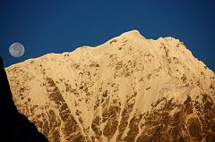 16 Moon and Sunrise On Pemthang Karpo Ri Close Up From Drakpochen